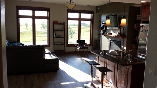 Foto del edificio - 6100 Kings View Dr