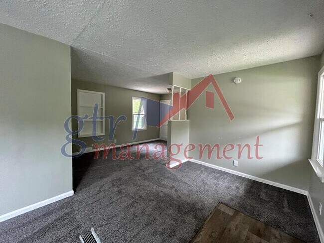 Building Photo - 3315 N 40th Ave