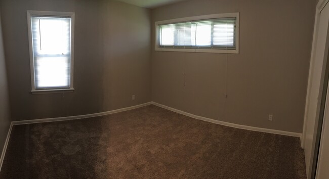 Building Photo - Beautiful 3-Bedroom Ranch available for im...