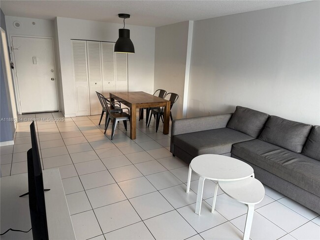 Foto del edificio - 400 Kings Point Dr
