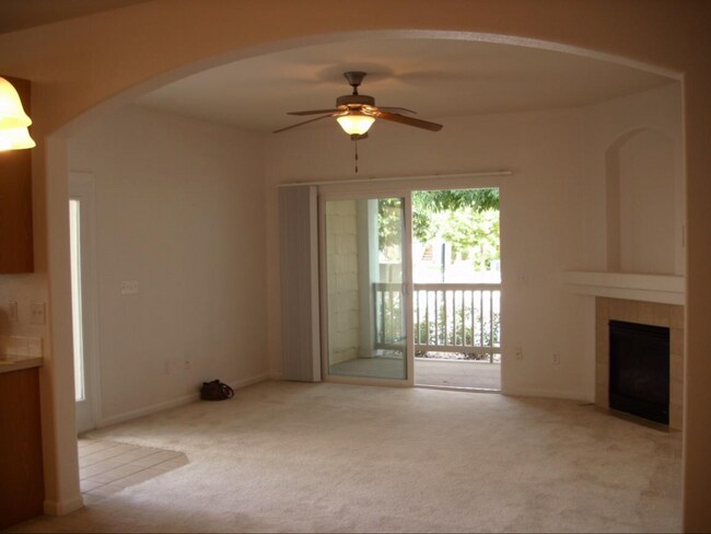 spacious living room - 4785 Hahns Peak Dr