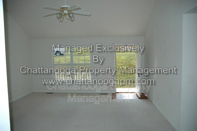 Foto del edificio - 88 Golden Oaks Dr