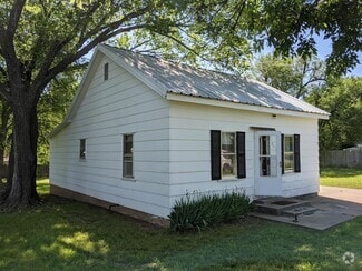 Building Photo - 831 S Burdick St