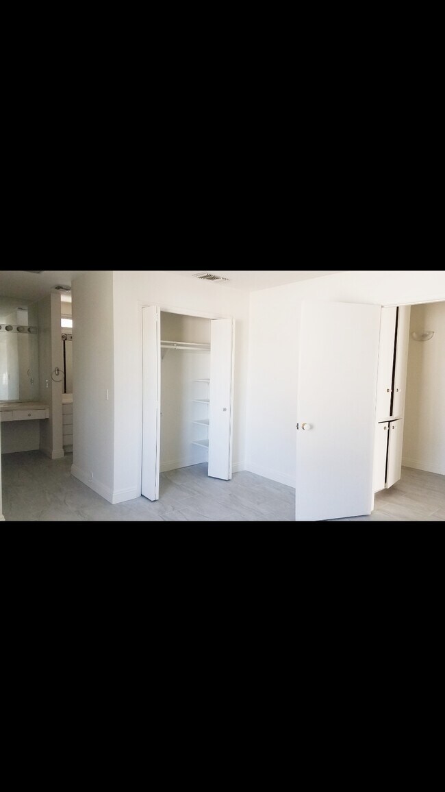 Building Photo - 2514 University Dr
