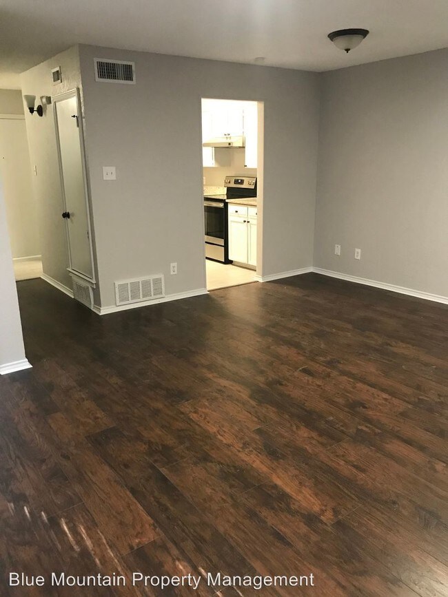 Foto del edificio - 2 br, 1 bath Apartment - 6864 South Creek Dr.