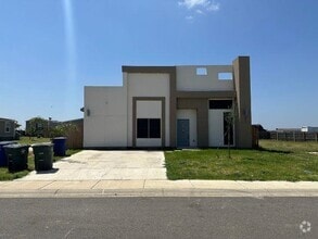 Building Photo - 2811 Lavanda Dr