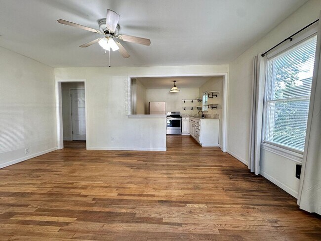 Foto del edificio - COMING APRIL 2026 - Charming Santa Rite Duplex! Yard Maintenance + Water/Sewer/Trash Included!