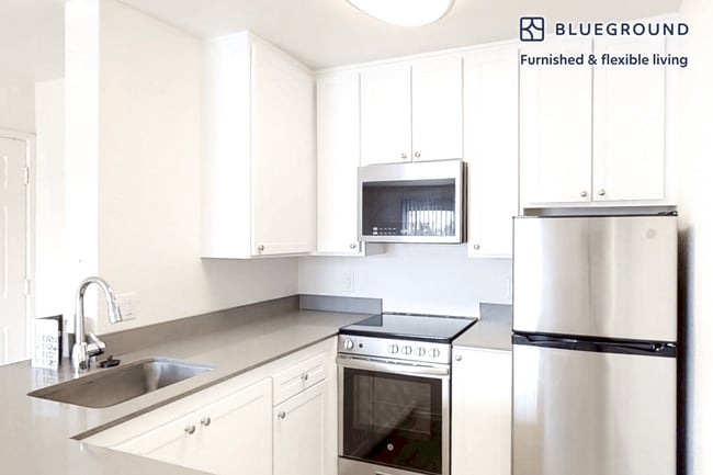 Building Photo - 333 1st St