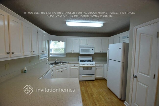 Building Photo - 380 Ashland Manor Dr