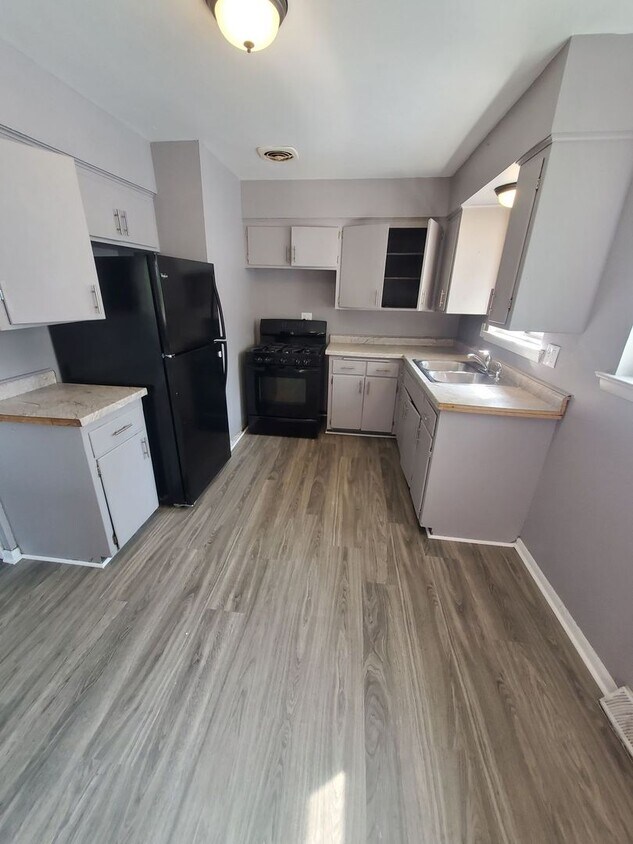 Foto principal - 5826-5828 N 93rd St.