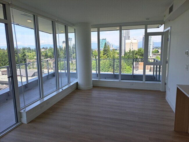 Photo du bâtiment - 9675 King George Blvd