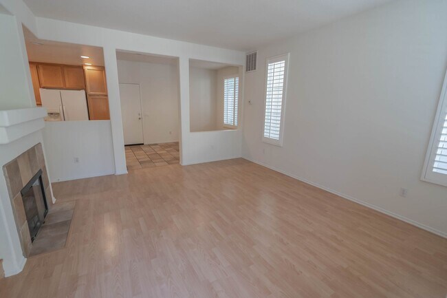 Foto del edificio - COMING SOON! Beautiful 3-Bedroom Corner-Lot Condo in the Palisades of Stevenson Ranch!