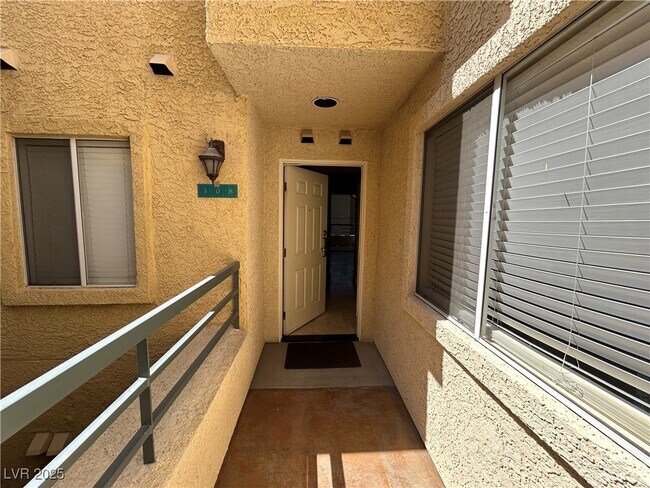 Building Photo - 260 E Flamingo Rd