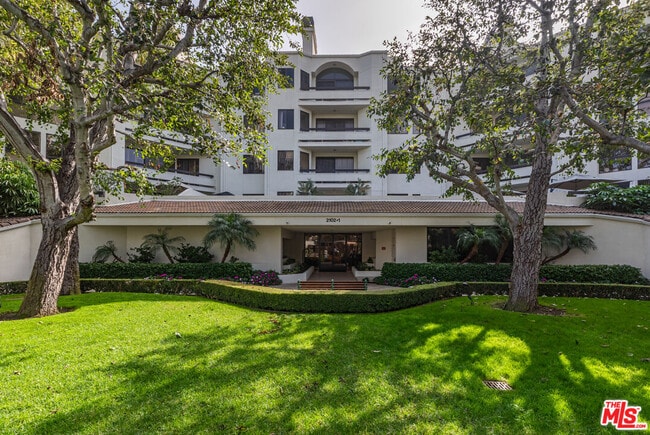 Foto del edificio - 2102 Century Park Ln