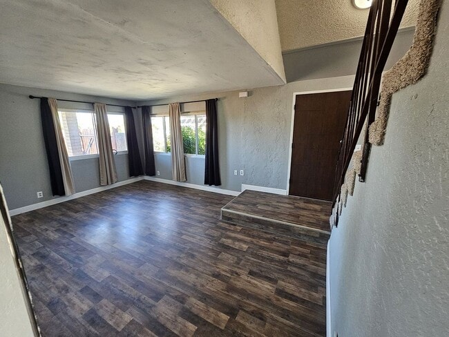 Building Photo - 40265 Poppy Dr