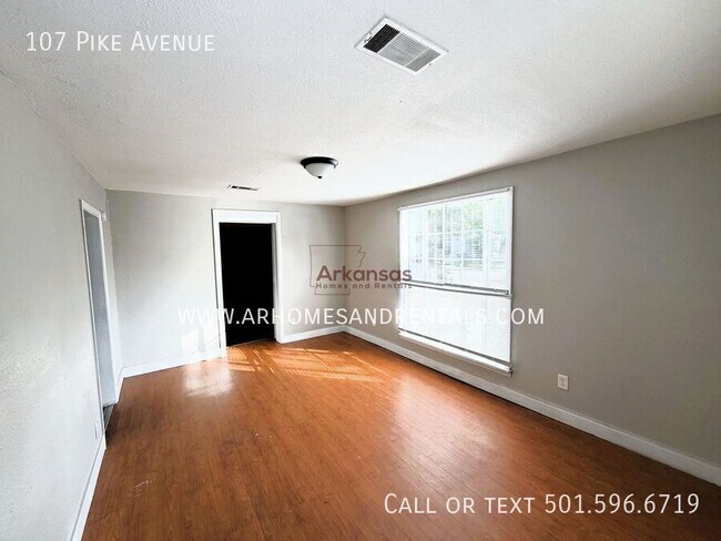 Foto del edificio - 107 Pike Ave