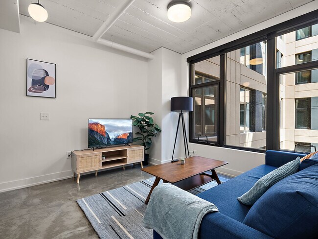 Building Photo - 608 N 3rd St