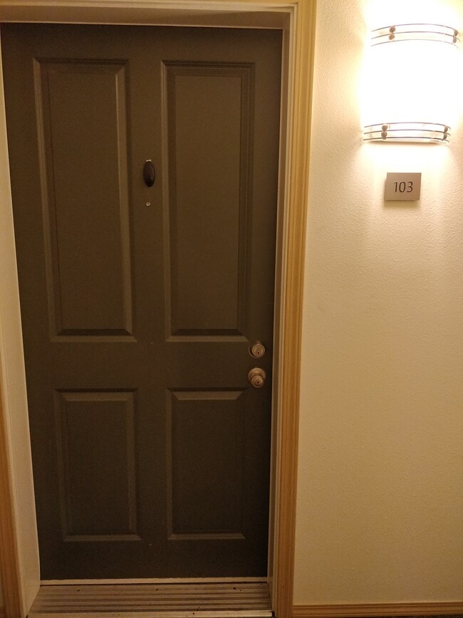 Building Photo - 10931 124th Ave NE