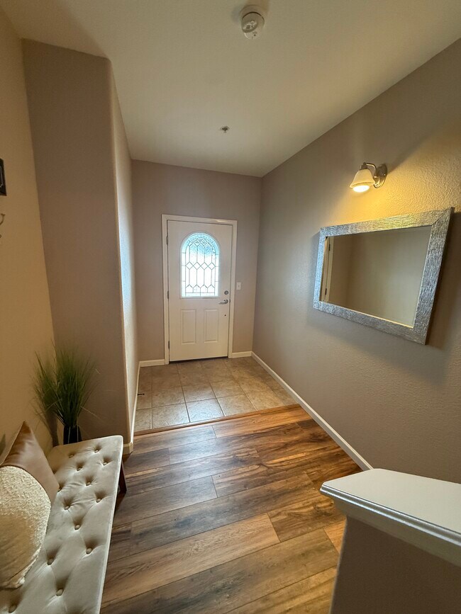 Entrada - 6253 Kilmer Loop