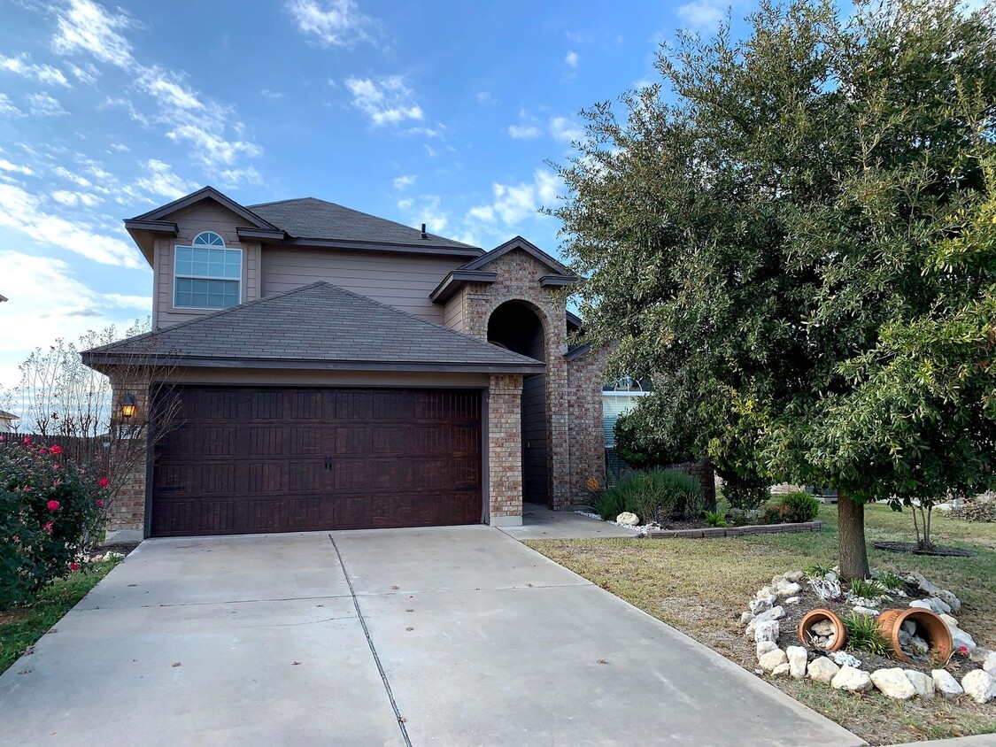 Foto principal - 5207 Bridgewood Dr