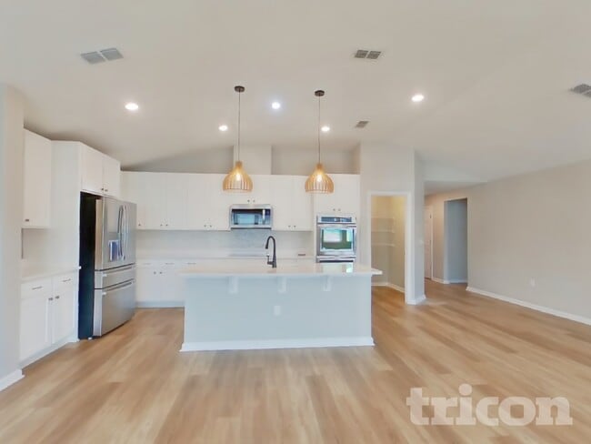 Building Photo - 11430 Tiburon Dr