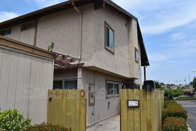 Foto del edificio - 1450 Melrose Ave