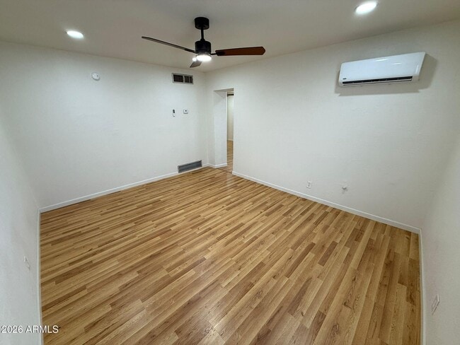 Foto del edificio - 860 E 13th St