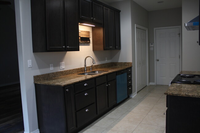 Building Photo - 169 Fairway Dr