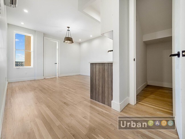 Building Photo - 111 Troutman St