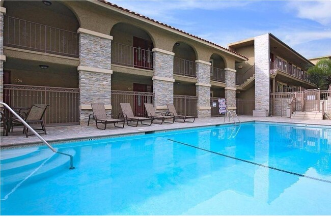 Building Photo - 3220 Altura Ave