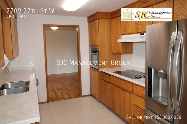 Building Photo - Four Bedroom 2.5 bath home in University P...