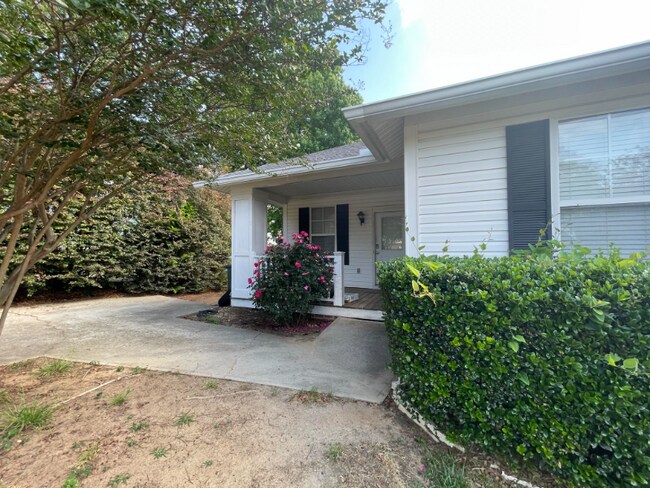 Building Photo - 505 Laurel Hill Ln
