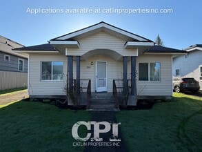 Building Photo - 2809 Fir St