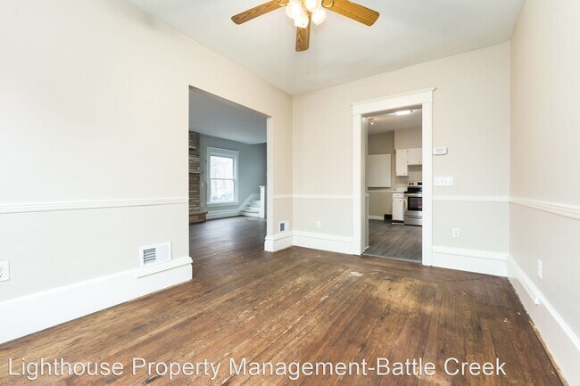 Building Photo - 3 br, 1.5 bath House - 401 E Green St