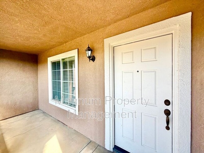 Foto del edificio - 102 Goldenrod Ave