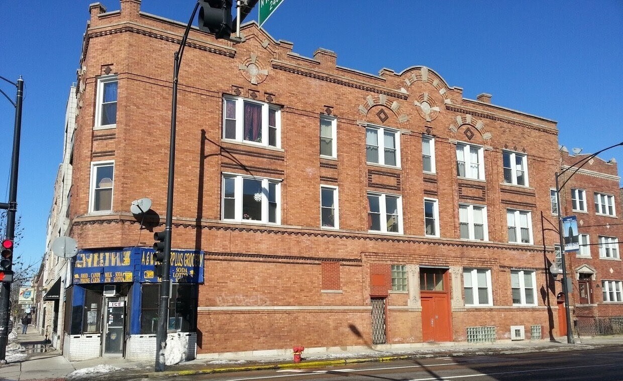 Primary Photo - 2350 W Augusta Blvd