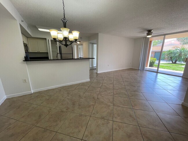 Foto del edificio - ANNUAL RENTAL - 1ST FLOOR 3 BED / 2 BATH C...