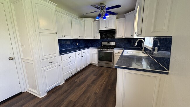Foto del edificio - 513 SW 56th St