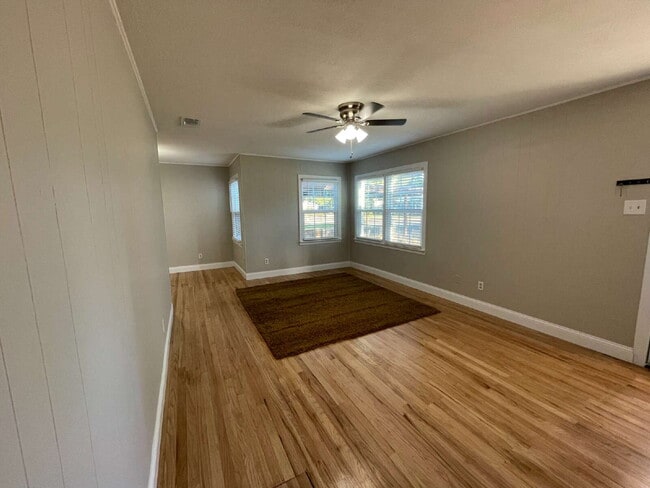 Building Photo - Completely remodeled and spacious 2 bedroo...