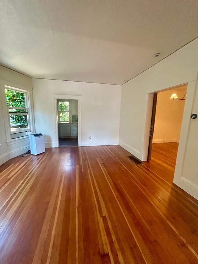 Building Photo - SFH 290 - Yamhill Duplex