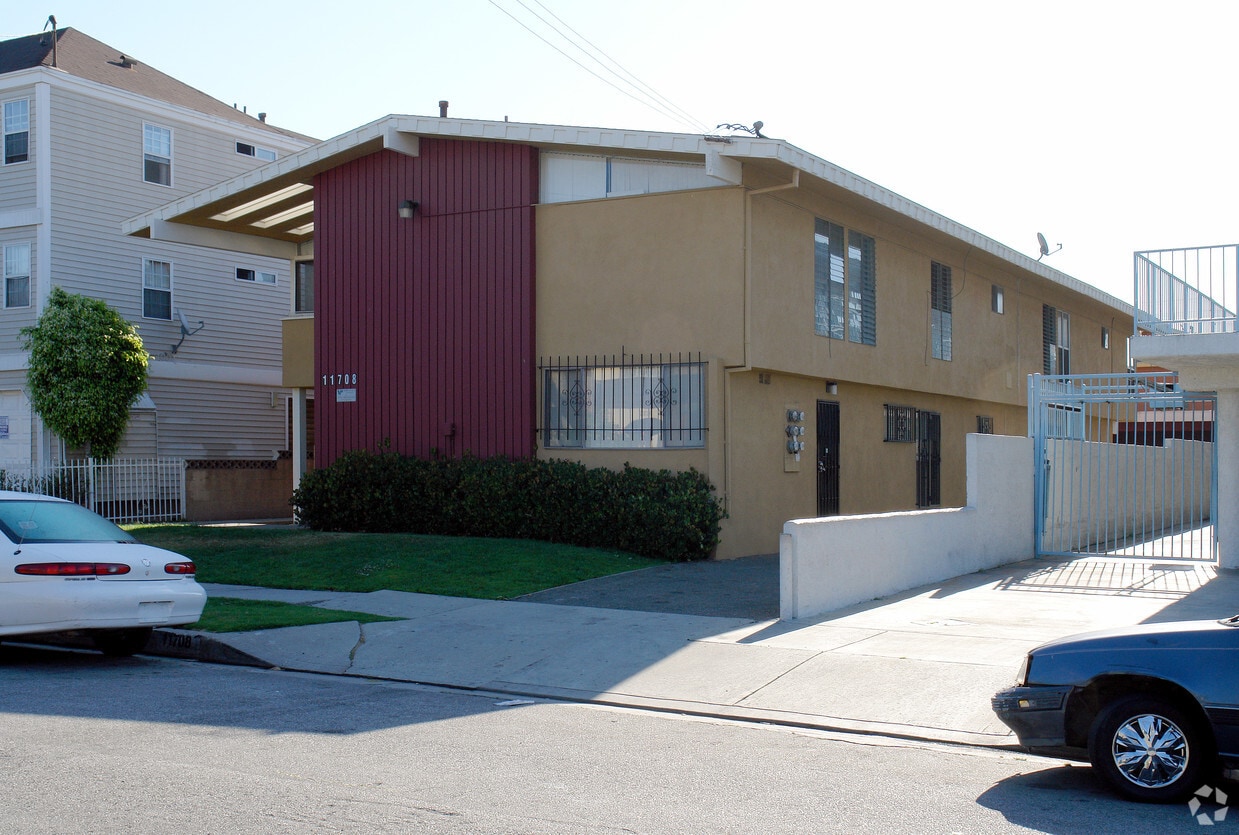 Building Photo - 11708 Oxford Ave