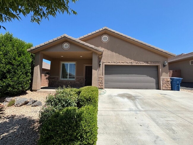 Building Photo - SPACIOUS 3 BEDROOM HOME FOR RENT IN HURRIC...