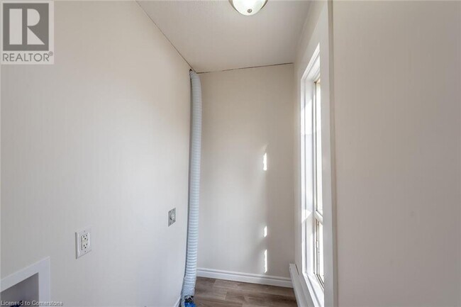 Photo du bâtiment - 191 Sherman Ave S