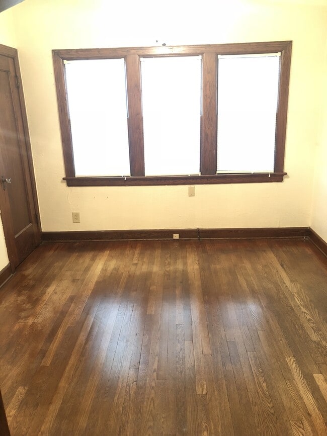 Building Photo - Duplex located in College Hill