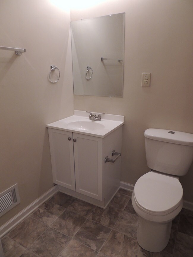 Foto del edificio - 7443 Meadowdale Ln