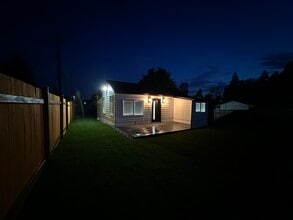 Building Photo - 1747 NE 147th St