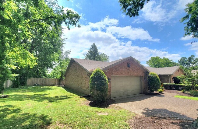 Foto del edificio - 406 Country Club Ln