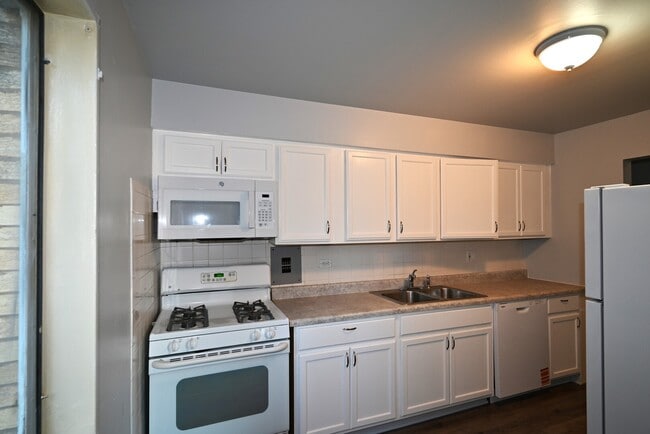 Building Photo - 142 Asbury Ave