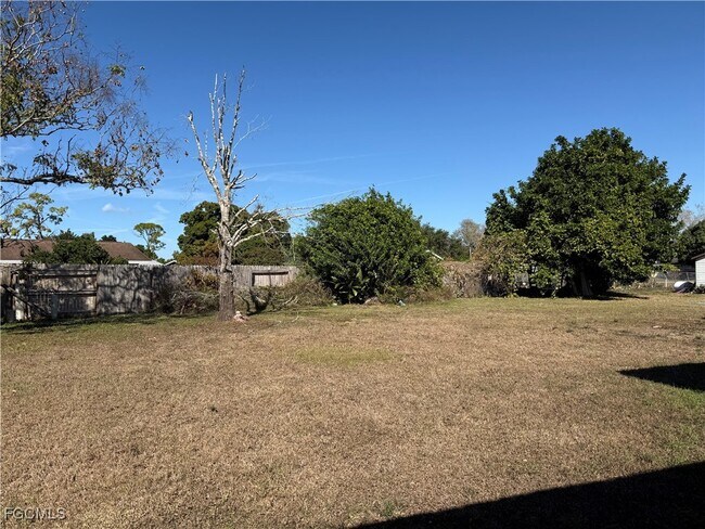 Foto del edificio - 904 Hudson Ave