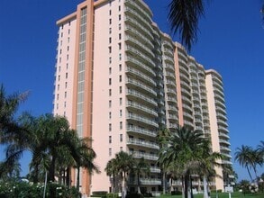 Building Photo - 4900 Brittany Dr S
